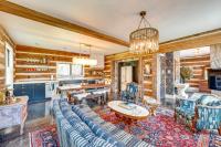 Hot Tub & Fire Pit! Eclectic Ulster County Cabin - B&B Pine Bush