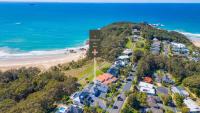 Charlesworth 15 - Beach Reserve, Amazing Views, Walk to Resorts, Sleeps 15 - B&B Coffs Harbour