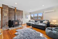 Beach Holiday Home-Close to Airport-3 Bed & 2 Bath - B&B