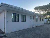 Luxury holiday home 3 bedroom, 3 bathroom house in Nahoon - B&B East London