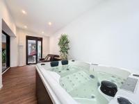 LOFT Terrasse avec SPA proche centre historique - B&B Montluçon