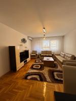Big spacious apartment in Pej center with WI-FI - B&B Peja