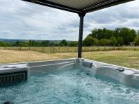 Villa moderne vue exceptionnelle et SPA - B&B Villetoureix