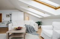 MIA Cozy Apartment with Prague Castle View, Parking & AC - B&B Praga