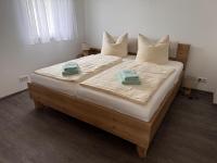 One-Bedroom Apartment with Shower