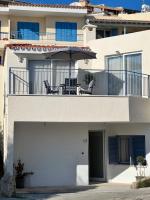 CORA Suites & Living - 3 Bedroom House - Chambres d’hôtes Chlórakas