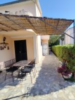 Apartment Wisteria - B&B Rogoznica