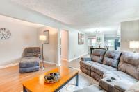 about 2 Mi to Downtown Bright Apt in Lansing! - B&B