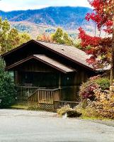 MountScape, Escape to the Mountains! Private hot tub, MTN views - B&B