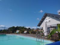 Cosy Home with nice view, home-video, library and piano - between mountains and lakes - B&B Quintal