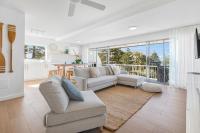 The Coastal Retreat Ocean is the best location and has ocean views - Ferienwohnung Sunshine Beach