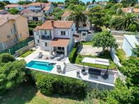 House Breeze - Premantura, 4 bedroom house with pool, jacuzzi, sauna and gaming room - B&B Promontore