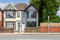 Luxury 4-Bed Home in Coventry City Centre - Sleeps 10 - Ideal for Corporate and Contractors - B&B