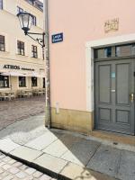 Super zentral mit Parkplatz, Fenster verspiegelt - B&B