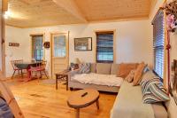 Cozy Beattyville Cabin with Fire Pit - Bed and Breakfast Beattyville