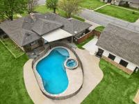 4BR Retreat with Pool and Grill - Chambres d'hôtes Denton
