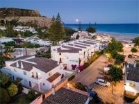 5 bedroom Beach house in Luz, Lagos - Bed and Breakfast