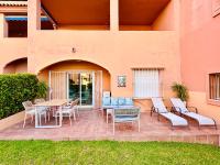 No10 - Beachfront Estepona close to port, 2 bedroom, 2 bathroom, sleeps 5 - B&B Estepona