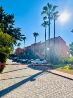 No1 - Beachfront Estepona, close to port, 2 bedroom, 2 bathroom, sleeps 5 - B&B