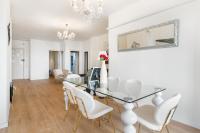 Big Central Barcelona Flat - 4BR for 7 - Bed and Breakfast Barcelona