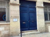 Bel appartement rénové - Place du Palais avec Parking - B&B