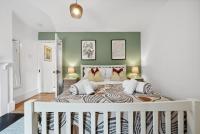 2-Bedroom Stylish & Gorgeous, Cosy Westgate Cottage Retreat, Central Winchester, Free On-Street Parking Permit, with Garden, Close to Cathedral - Sleeps 6, Pets are Welcome - by Blue Puffin Stays - B&B Winchester