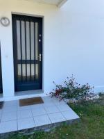 Appartement avec chambre, terrasse et jardinet proche plage, forêt pins, piste cyclable, lac - Chambres d’hôtes