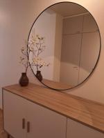 Bright apartment, airport 3km, private parking, sauna - B&B
