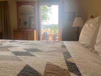 Habitación con cama grande