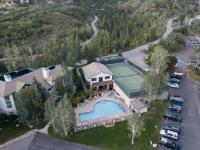 Outdoor pool and hot tub, Sauna On-Site, Ski In, Ski Out Storm Meadows - Bed and Breakfast Steamboat Springs