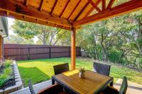 Modern Retreat w/ Backyard on Fossil Creek - B&B Haltom City