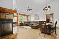 4 Pools and 10 Hot Tubs, Renovated Penthouse Condo, Ski Season Private Shuttle - Chambres d’hôtes Steamboat Springs