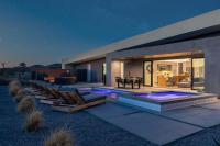 W House Luxe Near Park Heated Pool & Spa - Bed and Breakfast Joshua Tree