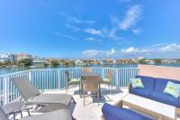 Bayway Luxury Waterfront Townhome & Pool - B&B Clearwater Beach