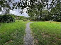 Milton Keynes Central Flat with Full Kitchen, Large Bed, Park View & Lots of Parking by MK City Centre, Shops, Malls, Restaurants, Attractions, Near Hospital SELF-CHECKIN Apartment - B&B