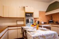 Eleni's Spacious Apartment with Balcony Corfu Old Town - Bed and Breakfast Karyófyto