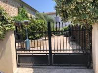 Grand mas provençal 3 chambres et 1 dortoir 7 pers, idéal familles groupes, fraîcheur d'été - B&B Montfaucon