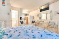 Tropic Terrace Suite #16 - Beachfront Resort - Bed and Breakfast St. Pete Beach