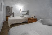 One-Bedroom Cave with Spa Bath