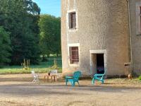 Chambre entrée indépendante dans tour du 15ème siècle - B&B Mauvières