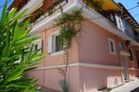 Nafplio Vacation Home, two levels of comfort with beautiful large private terrace and breathtaking views of the Palamidi Castle Fortress - Chambres d'hôtes Nauplie