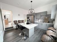 Modern 4 Bed En-suite House in Leeds - Free parking - B&B