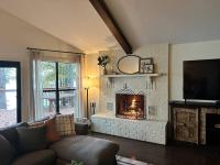Lakefront Cottage- late summer price decrease! - B&B Pittsburg