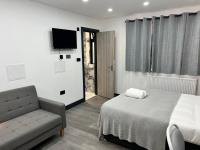 Thandi House Heathrow Airport - B&B Ashford