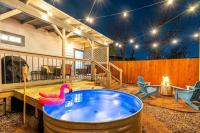 Southtown 3BR Cowboy Pool, Playset, Riverwalk, BBQ, Firepit, Big Yard — Downtown San Antonio - B&B San Antonio