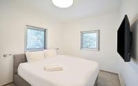 Airy 2BR at Trumpeldor By HolyGuest - Chambres d’hôtes Tel-Aviv