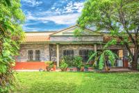 Casa grande y privada, jardín & estacionamiento - B&B Salina Cruz