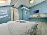 ApartPoltava Ексклюзивна МАНСАРДА з виходом на дах, НОВОБУДОВА, LED ДЗЕРКАЛО Корпусний парк - Chambres d'hôtes Poltava