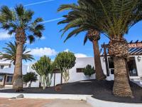 Charming Flat in Los Molinos with Terrace & Pools, Near Playa Bastian - Chambres d'hôtes Costa Teguise