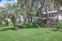 Charming St Augustine Oasis with Game Room for Family fun - B&B Saint Augustine